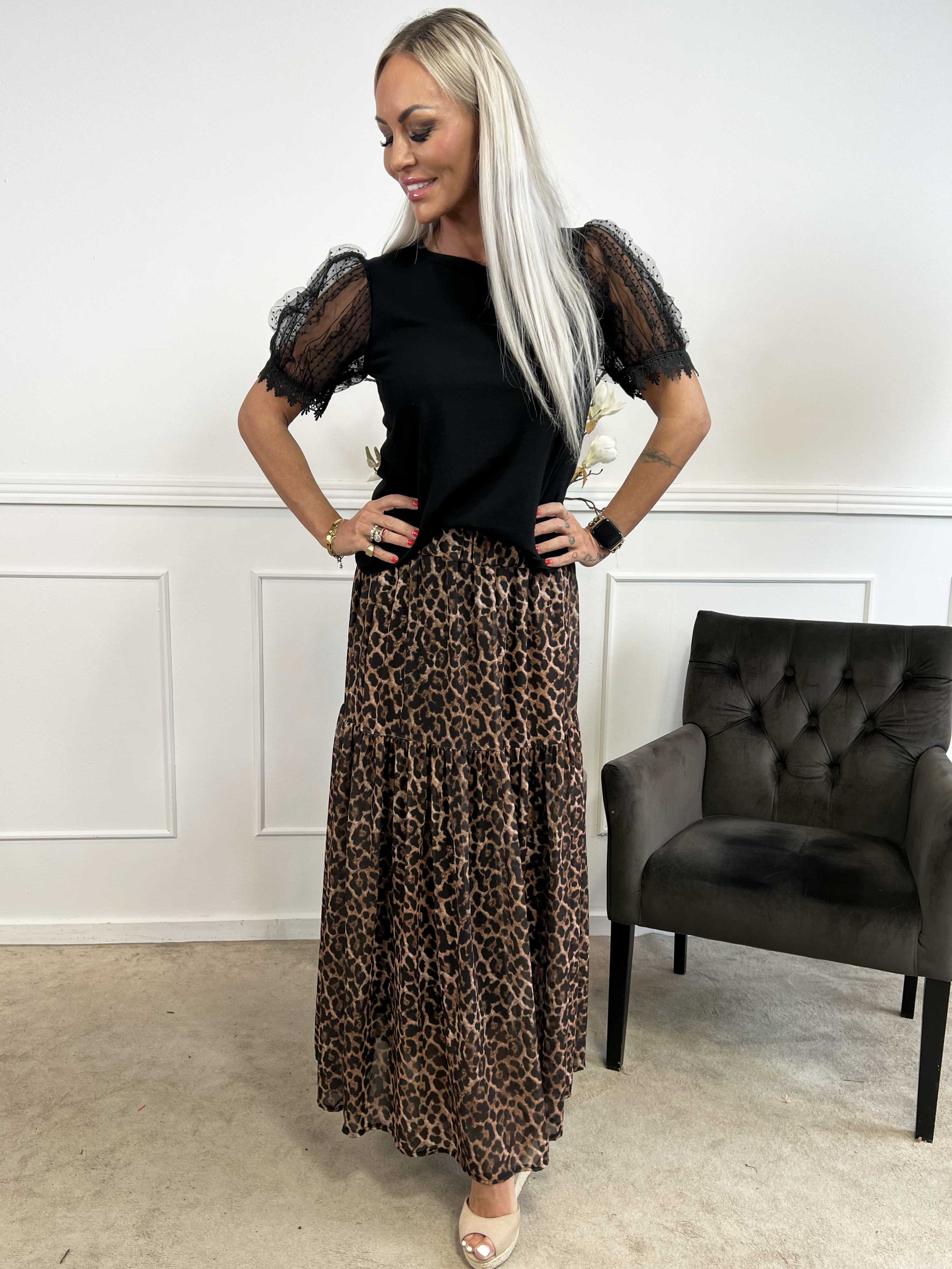 Malou - Kjol i fin chiffong med leopardmönster